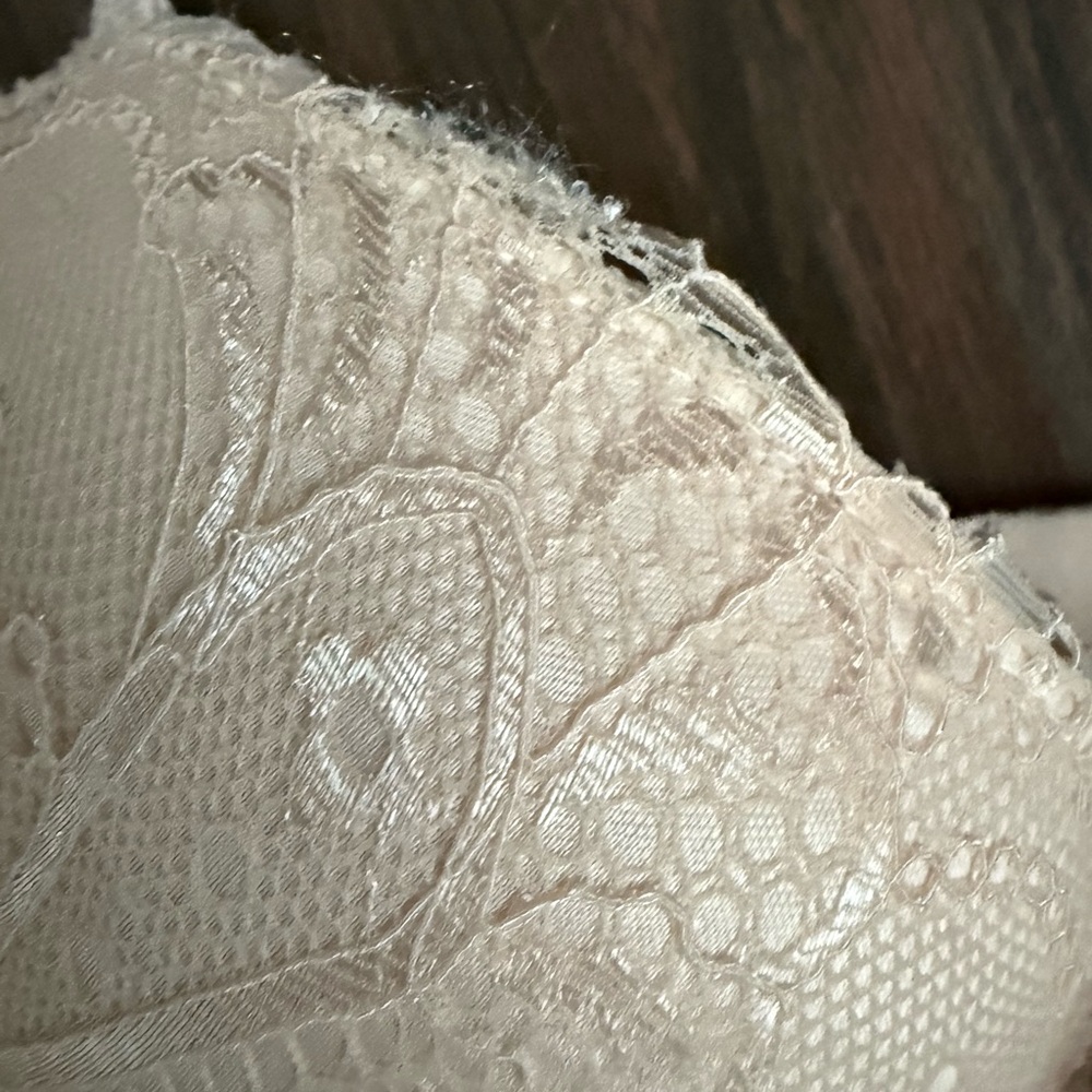 🦄Elegant Lace Bra Set - Cream and Tan - Picture 3 of 5